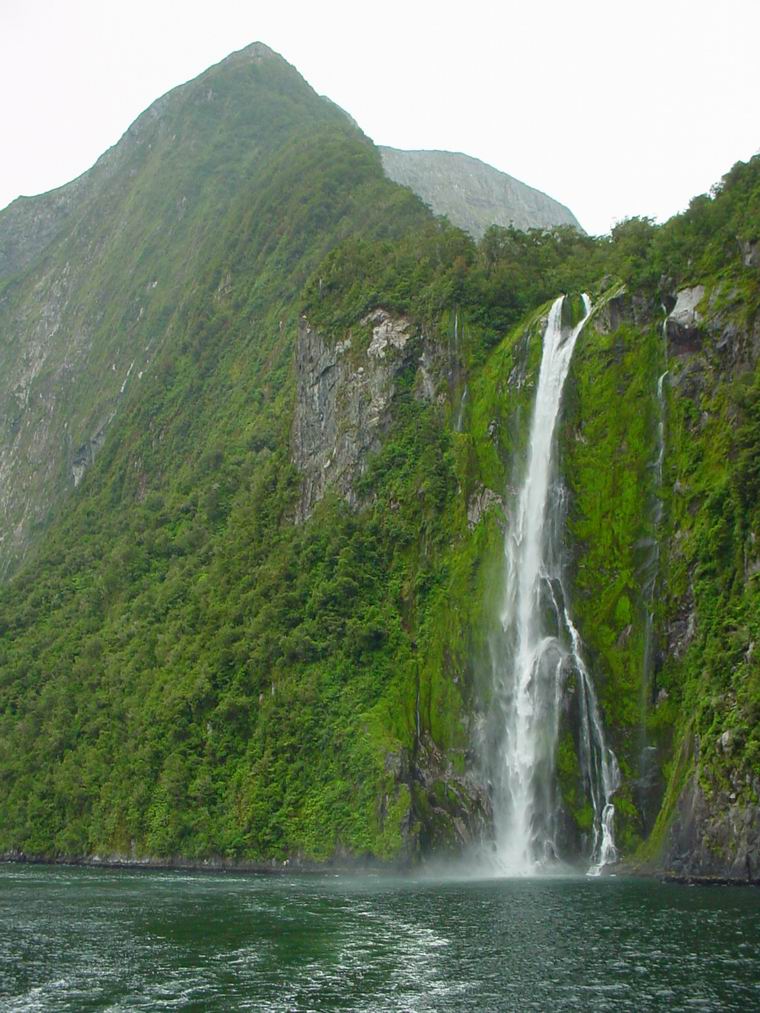 milford%20sound%2016.JPG